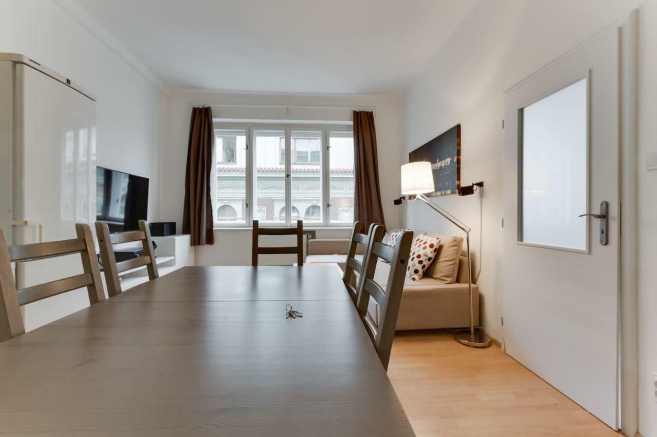 Apartment Beautiful Downtown 2bd With Netflix Prague